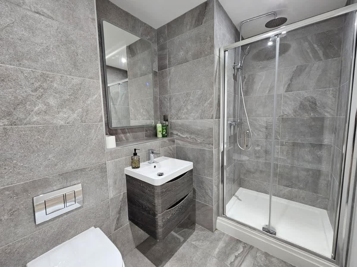 2 Bedroom Centre With Terrace Belfast